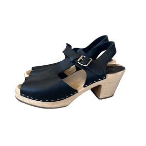 Lotta Black Leather Peep Toe T Strap Clogs (size 39)